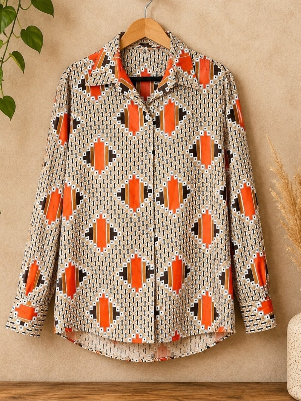 Cool Vintage Geometric Print Button-Down Shirt in Beige & Coral
